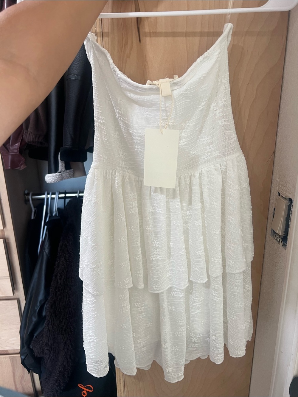Women's White Tiered Textured strapless Dress